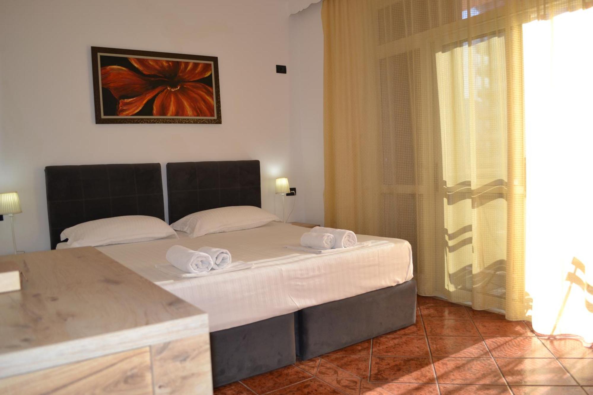 Central 5 Bedrooms Apartment Partial Seaview Vlore Exterior photo