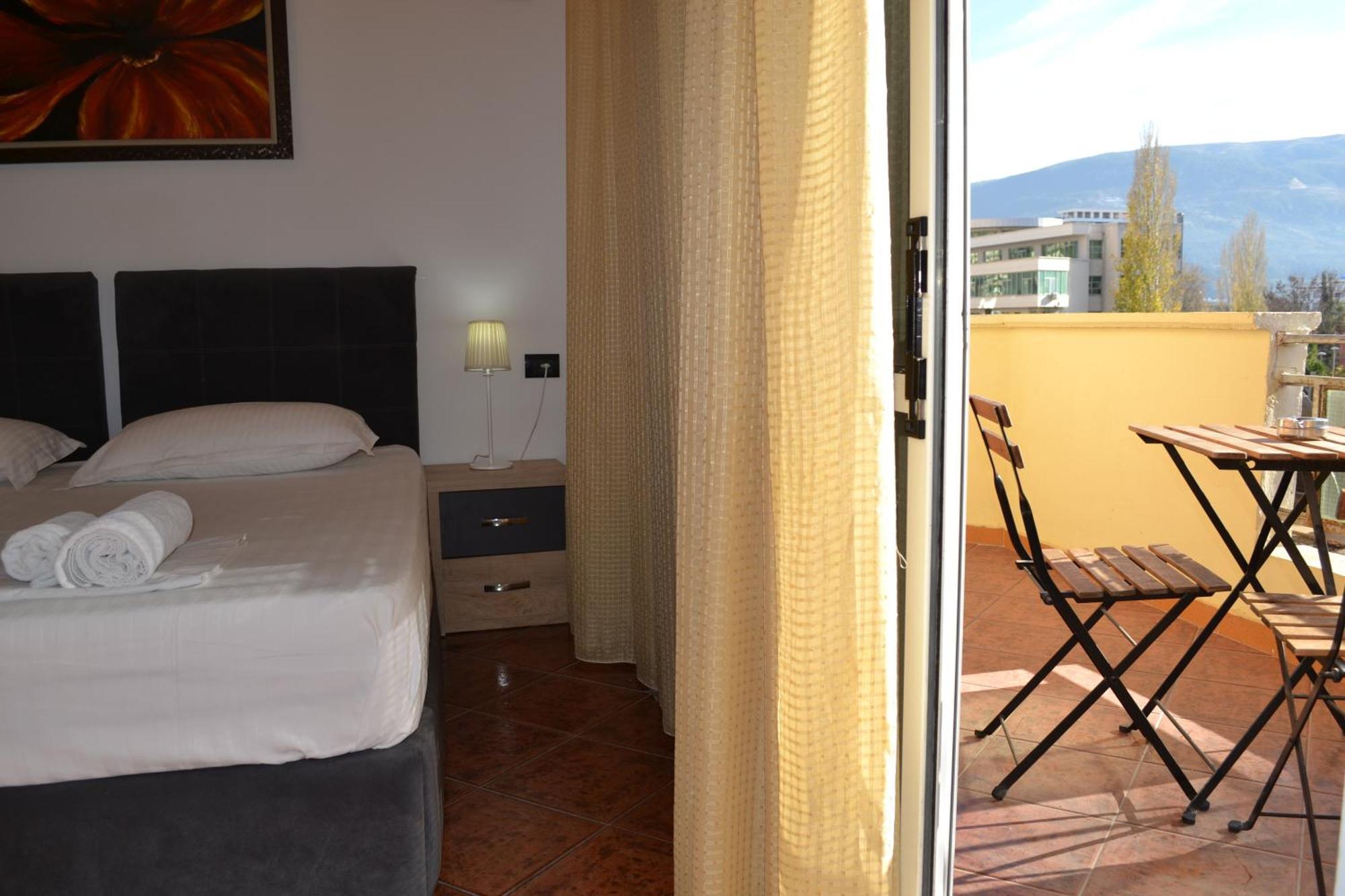 Central 5 Bedrooms Apartment Partial Seaview Vlore Exterior photo