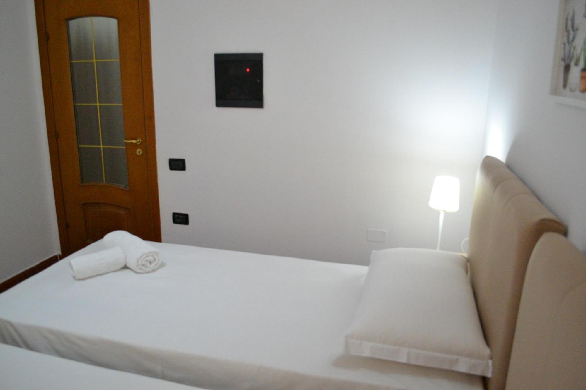Central 5 Bedrooms Apartment Partial Seaview Vlore Exterior photo