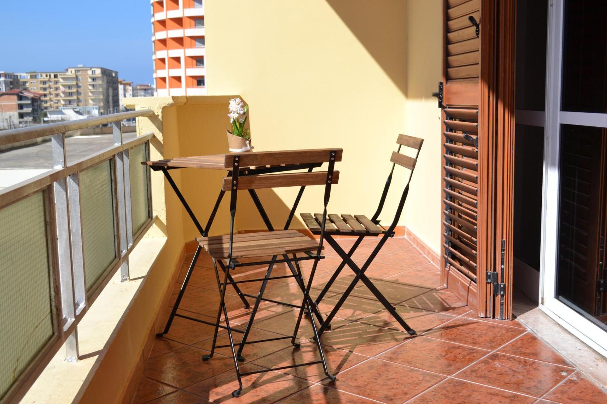 Central 5 Bedrooms Apartment Partial Seaview Vlore Exterior photo